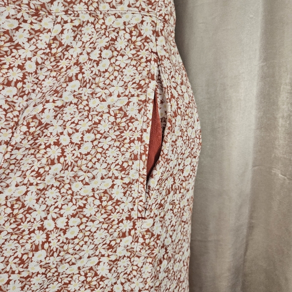 NWOT Abercrombie & Fitch red & white floral smocked fit & flare dress Womens Med - Picture 5 of 8